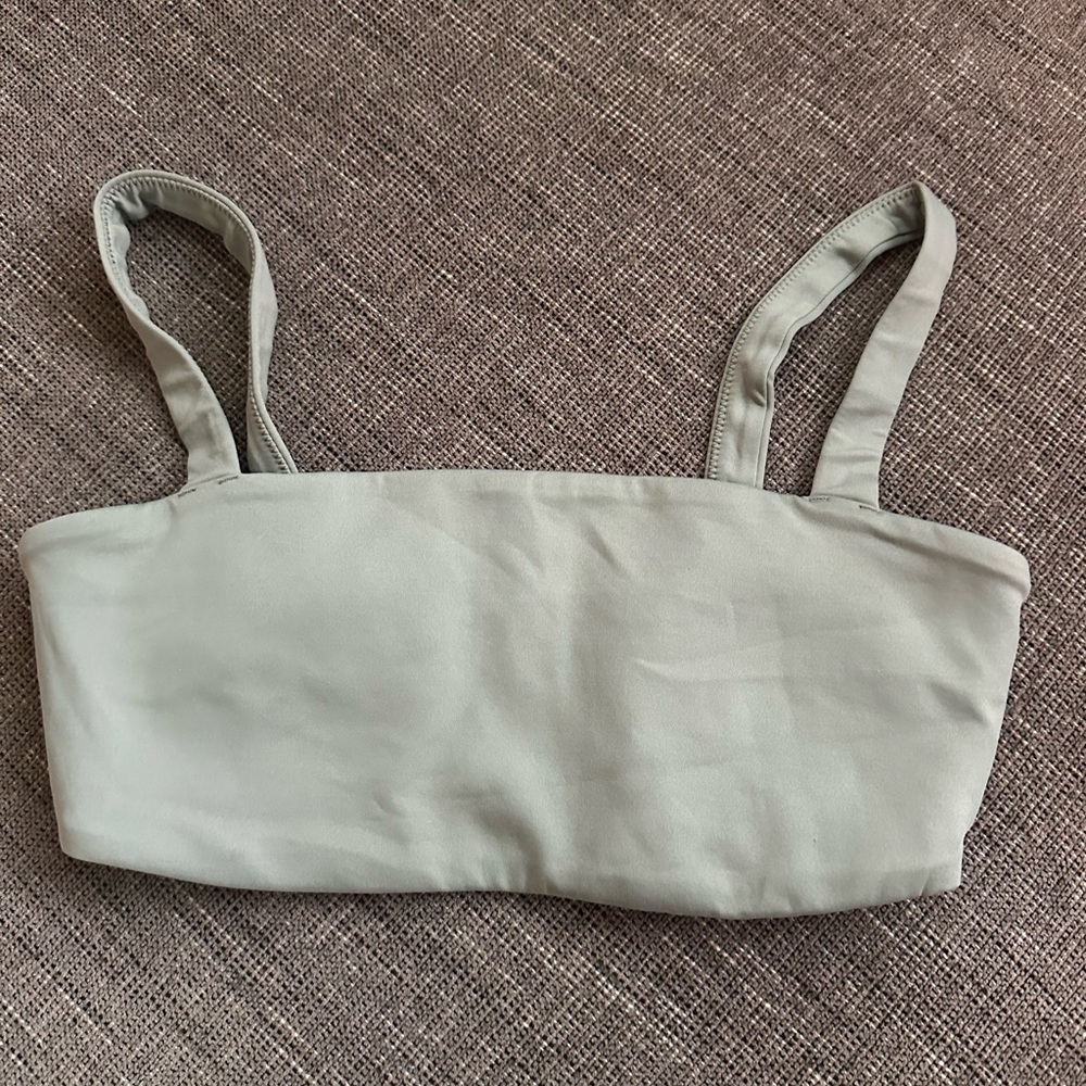 Vuori sports bra green evolve square neck workout yoga support
